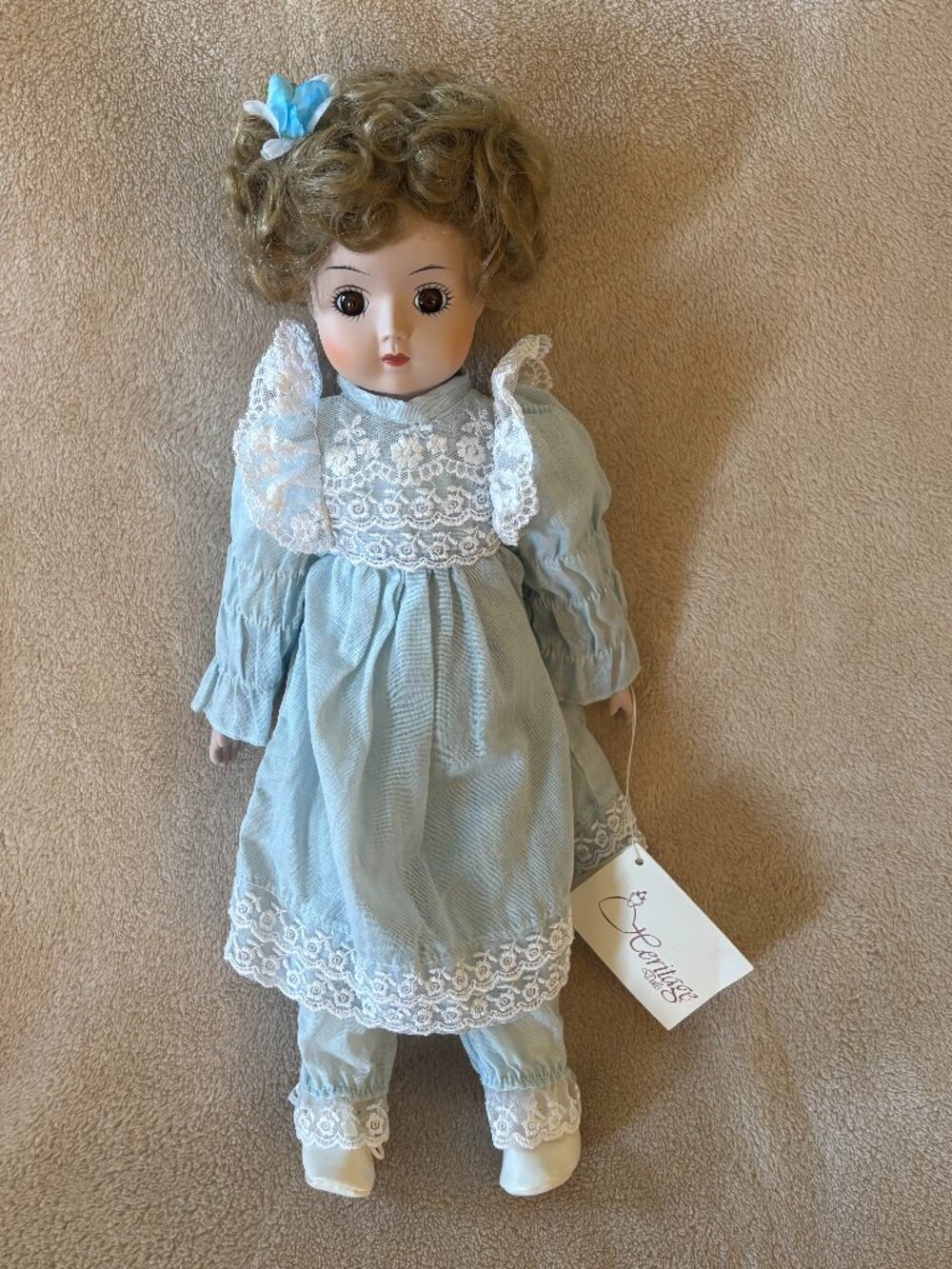 VINTAGE HERITAGE 17" COLLECTIBLE "Edelweiss" MUSIC BOX DOLL